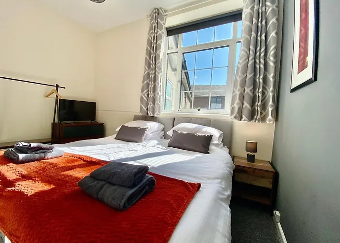 4 Single Beds Or 2 Doubles - Free Parking Spaces - Smart Tv\'S - City Centre Spacious Flat